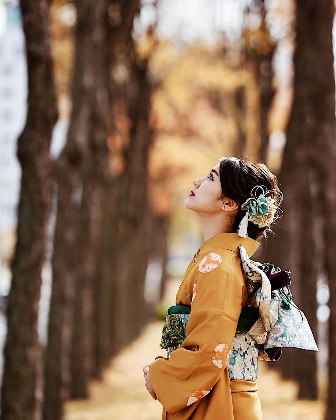 箕迫かなのインスタグラム：「👘👘👘 . . 成人しました（早生まれでまだ19才） 成長はしたかも（他人の意見を聞きたい） こんなに大きくしてくれたお父さんお母さん周りの皆様にありがとうの日  ちっちゃい頃大きかった ジャングルジムが 小さくなった気がします （どこかで見たこの言葉ずっと使いたかった） 20才って大人だと思っていたあの頃 20才の代になった今思うと 私めちゃくちゃ餓鬼で心配だ 成人って言える自信がないから 未成人って言おうかな？ って考えてる自分がいる（？）  ひっさしぶりの同級生や 同級生のおとんおかんに会えて 少し大人になった自分と皆んなに 嬉し寂しい気持ちに☺️ もっと大人になっても 会える機会があったら良いなあ（それが同窓会）  素敵な大人になれるよーに！！ スポンジの如く 色んな事を吸収して教えてもらって日々感謝！をモットーに！頑張ります！ これからも宜しくお願い致します🌼 . . #成人式  #新成人 #ってちょっと照れる #大人の皆様 #大人の世界おじゃましまーす✌🏾 #よっしーさんに撮っていただいたお写真 #高校生の時からお世話になっている #ありがとうございます」