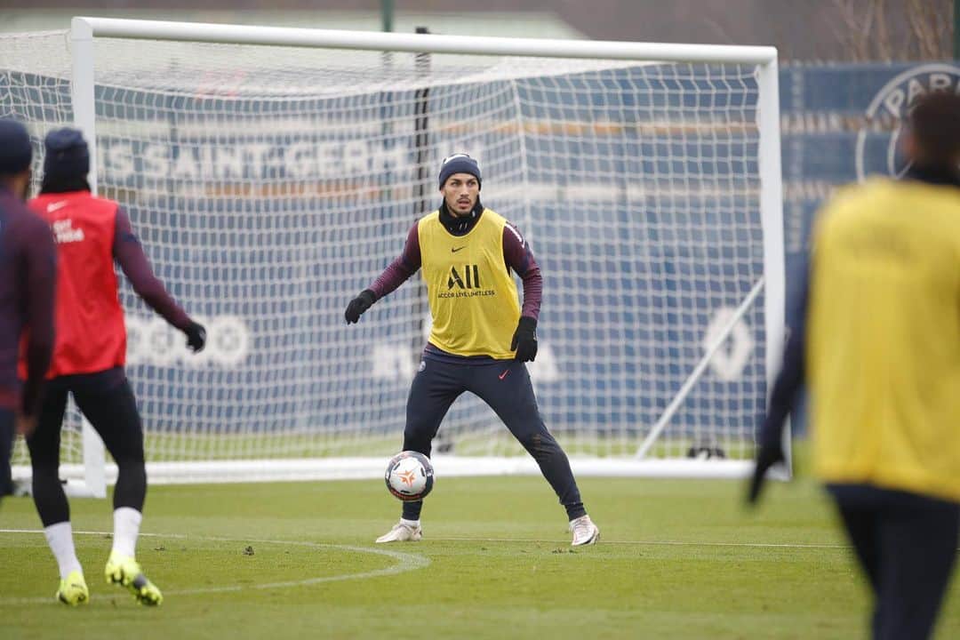 レアンドロ・ダニエル・パレデスのインスタグラム：「Feliz de volver con el grupo 💪🏽❤️💙 @psg」