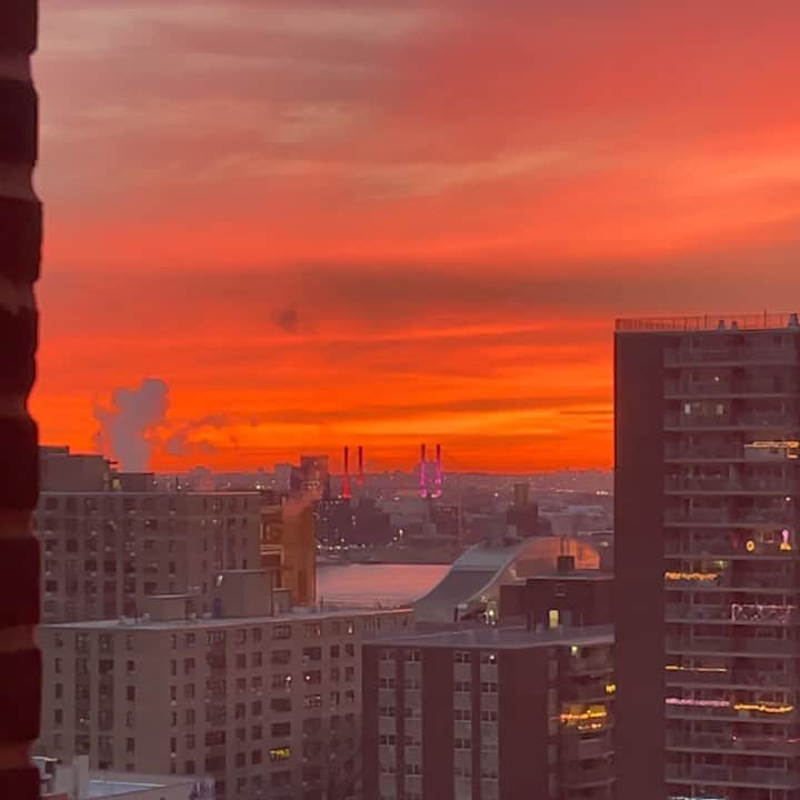 オランピアルタンのインスタグラム：「Good morning 🌇🌞💝」