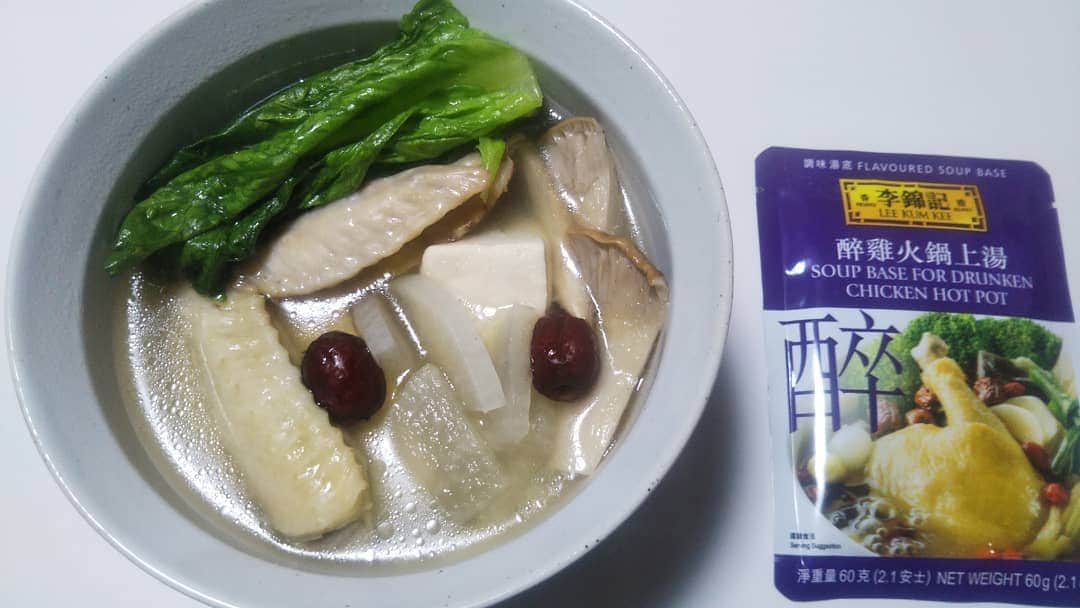 伊藤修子さんのインスタグラム写真 - (伊藤修子Instagram)「ボンヤリしているうちスーパーが閉まりそうな時間になり、近所でサッと買物してきました。スープの素は家にあったものです。」1月11日 21時12分 - itoshuko