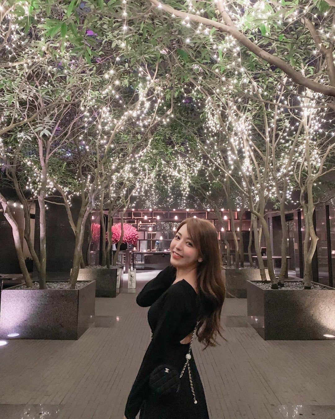 Vivi Tamのインスタグラム：「祈禱今夜天空星星不熄滅 在心裡約定陪你到永遠 @grandhyatthongkong  #grandhyatthongkong #livinggrand」