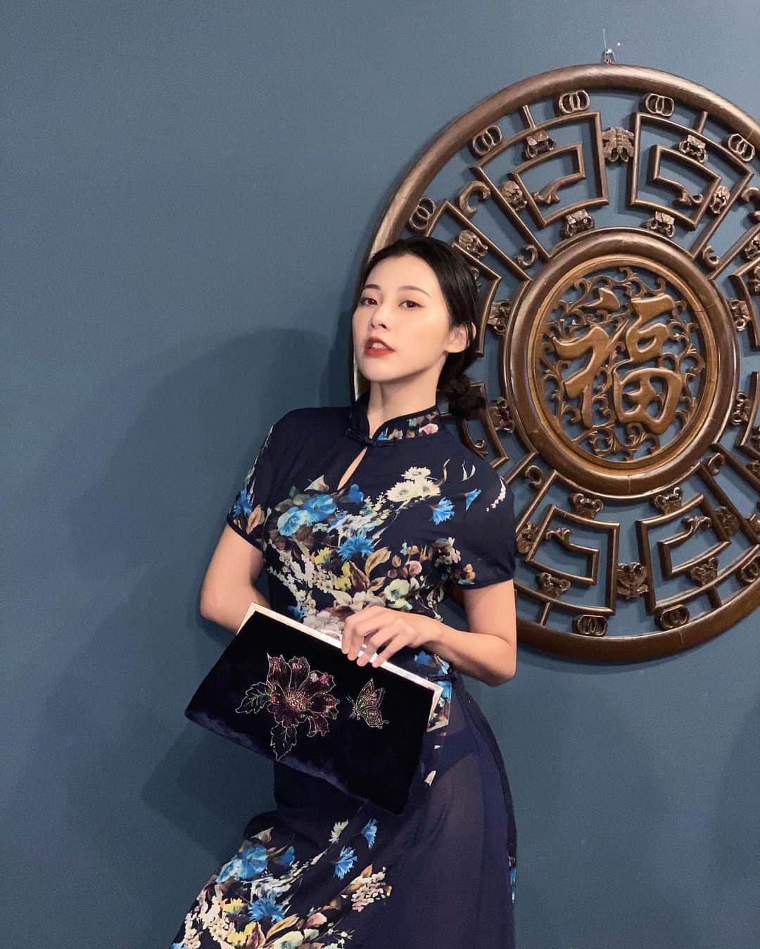 張香香のインスタグラム：「🏮 昨天飾演二少奶奶劉梓悅 換裝後狂拍沒在認真玩(?!🤣 我還是有找到很多關鍵證據啦😛 #實境劇本殺」