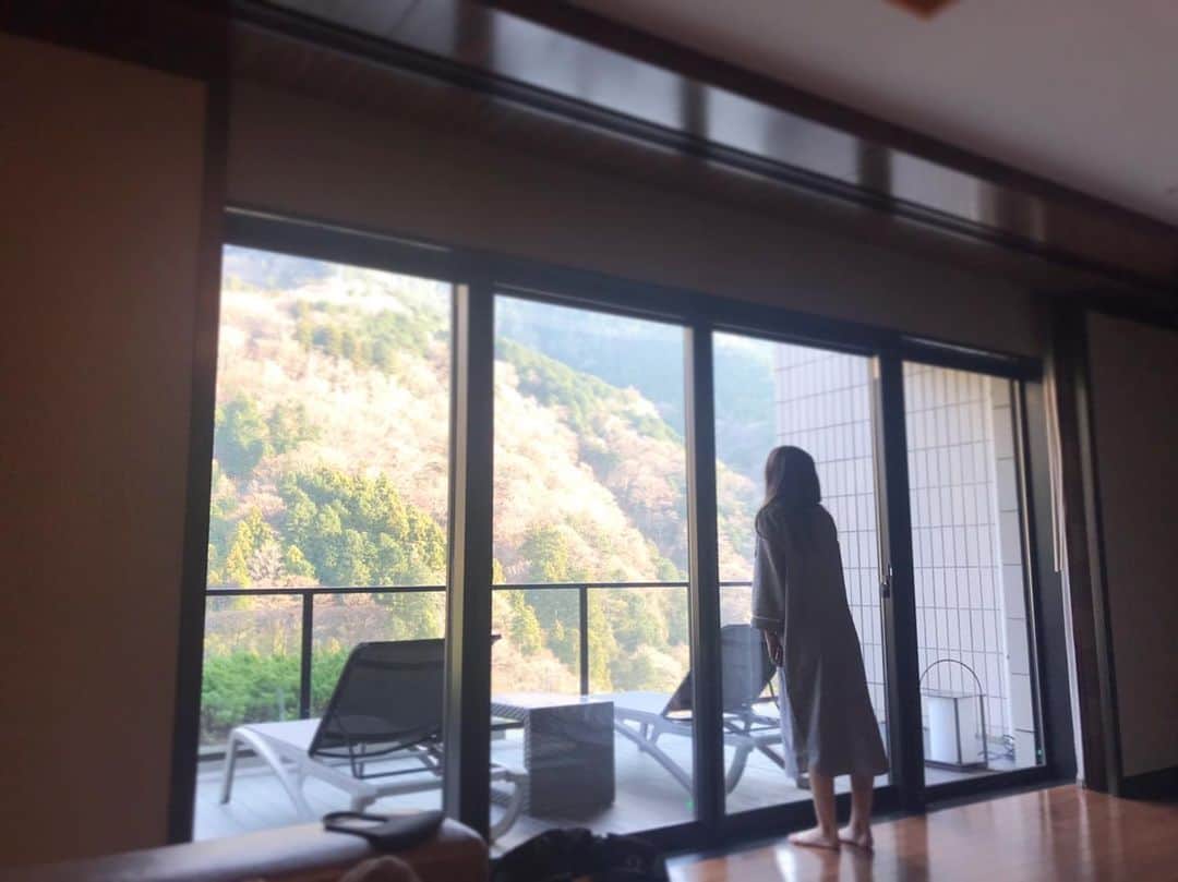 倉田瑠夏さんのインスタグラム写真 - (倉田瑠夏Instagram)「景色が最強すぎて朝起きてすぐに窓に張り付く私⛰🌅」1月11日 21時18分 - ruka.kurata
