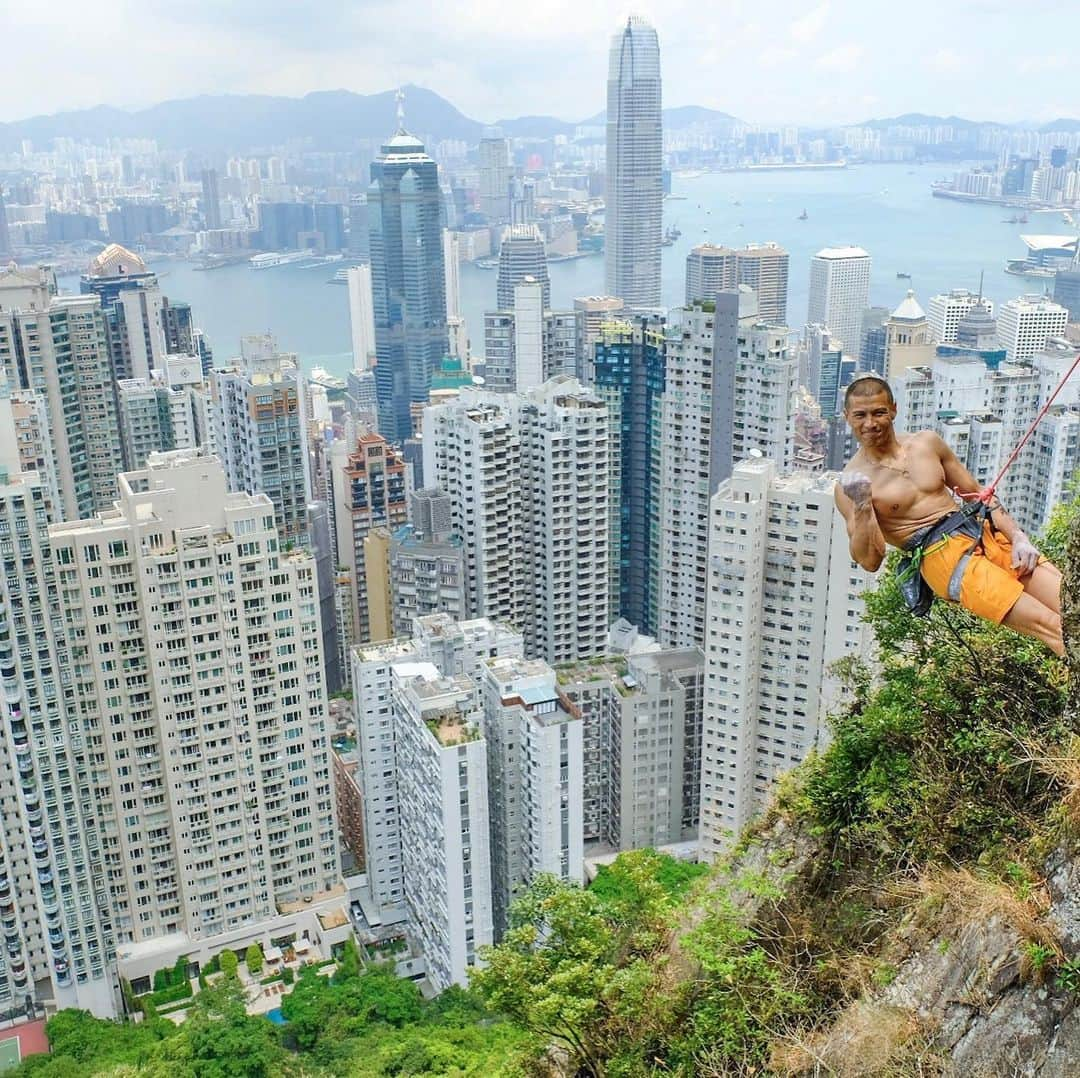 平山ユージさんのインスタグラム写真 - (平山ユージInstagram)「Hong Kong 🇭🇰  The pictures and movie took 2016 and 2018   One of the city that climbing can be easily to become your life style. Because all the rock located next to the city.  I miss the place,people and culture. I’m excited to visit again after COVID-19 to become calm down. I see a lot of outdoor action in Hong Kong recently.  Hong Kong 🇭🇰 2016年 と2018年の写真と動画  岩場が街と近いからクライミングがライフスタイルとして成立しやすい町。  人や文化、街、香港に行きてー🇭🇰 コロナが治まったら、あれからできたルートを登りに行きたい✨✨😆😆  @justclimbhk  @justclimbcup  @thenorthfacejp  @thenorthfacehk  @thenorthface  @thenorthface_climb   #hongkong #justclimbcup #justclimb #rockcity」1月11日 21時23分 - yuji_hirayama_stonerider