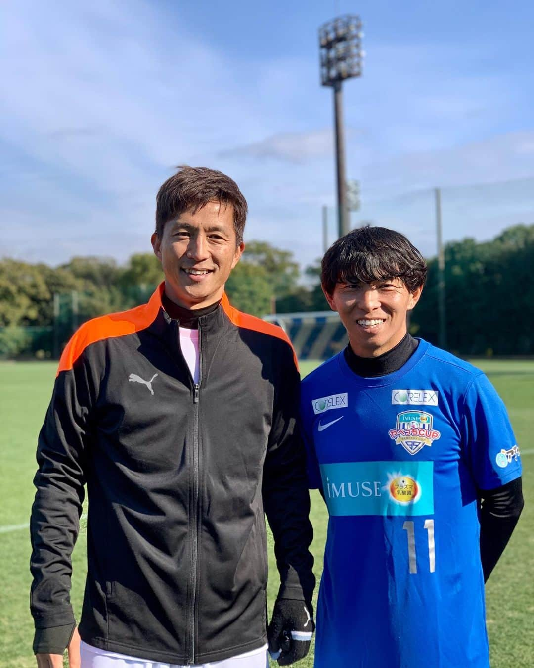 福西崇史さんのインスタグラム写真 - (福西崇史Instagram)「. チームが違っても、一緒にサッカーするのは楽しいな〜⚽️ . 2枚目はチーム愛媛w . 寿人、現役生活お疲れ様！ サッカーしたいしたいって元気有り余ってたな！笑 . 天然芝最高〜⚽️✨✨ . #やべっちカップ #中田浩二 #名波浩 #山瀬功治 #駒野友一 #バンビーノ石山 #佐藤寿人 #福西崇史 #ポートレートおじさん #楽しい #soccer」1月11日 21時32分 - takashi_fukunishi