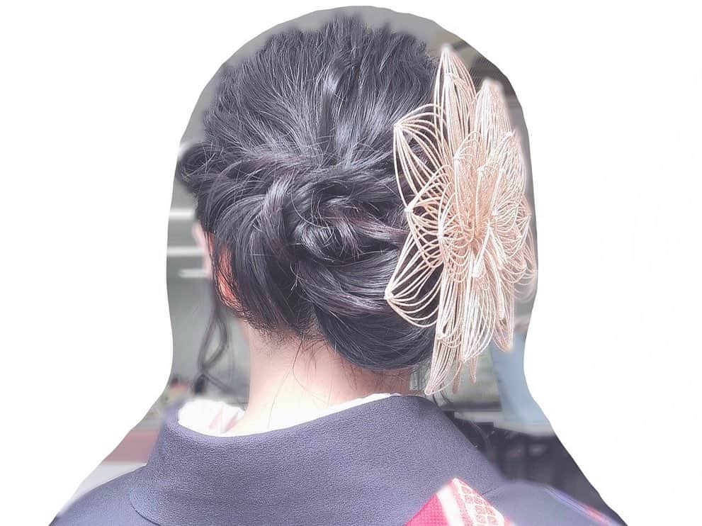 地頭江 音々さんのインスタグラム写真 - (地頭江 音々Instagram)「． ． ． 素敵なヘアセットをして頂きました😊 髪飾りもすごく可愛くて素敵🥺 ． ． ． #成人式ヘア #成人式 #水引飾り #水引き #水引きアクセサリー #HKT48 #髪飾り #髪飾り成人式」1月11日 21時37分 - jitoe_nene