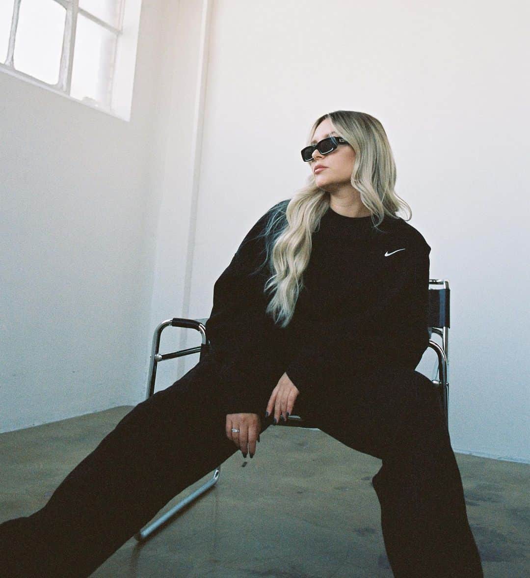 Dagi Beeのインスタグラム：「🦅」