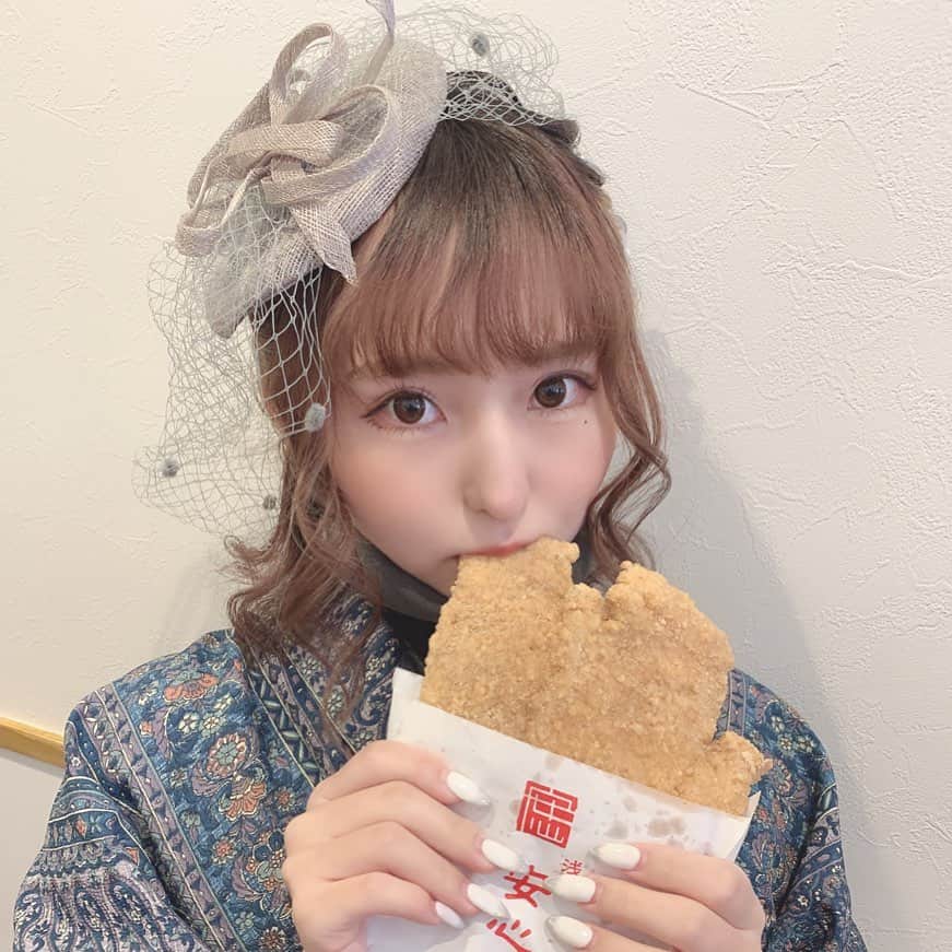 あんにゅい豆腐のインスタグラム：「. 浅草でざーじーぱい？だっけなんか薄い唐揚げ食べた🤞🤞 .  #浅草 #浅草食べ歩き #浅草グルメ #あんにゅい豆腐 #ennuimamefu #まめふたそ #まめふちゃん #photo #photography #camera #一眼レフ #写真 #カメラ #cosplay #コスプレ #costume #cosplayer #cosplayers #cosplaying #model #japan #japanese #japanesegirl #kawaii #cute」