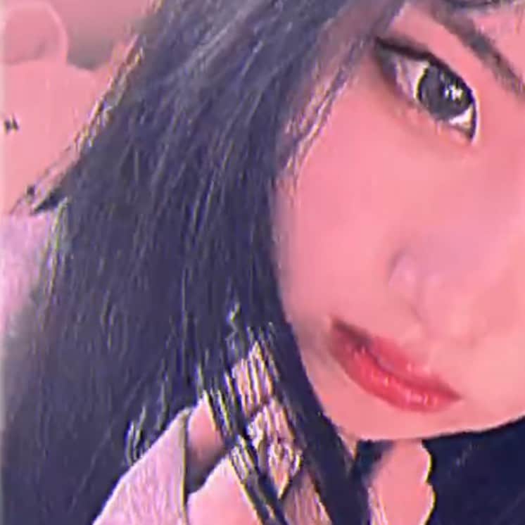 中野みやびのインスタグラム：「どあっぷ  #自撮り #じどり #picture #pink #ピンク #写真 #girl #中学生 #lip #filter #フィルター #女の子 #中野みやび #みやび」