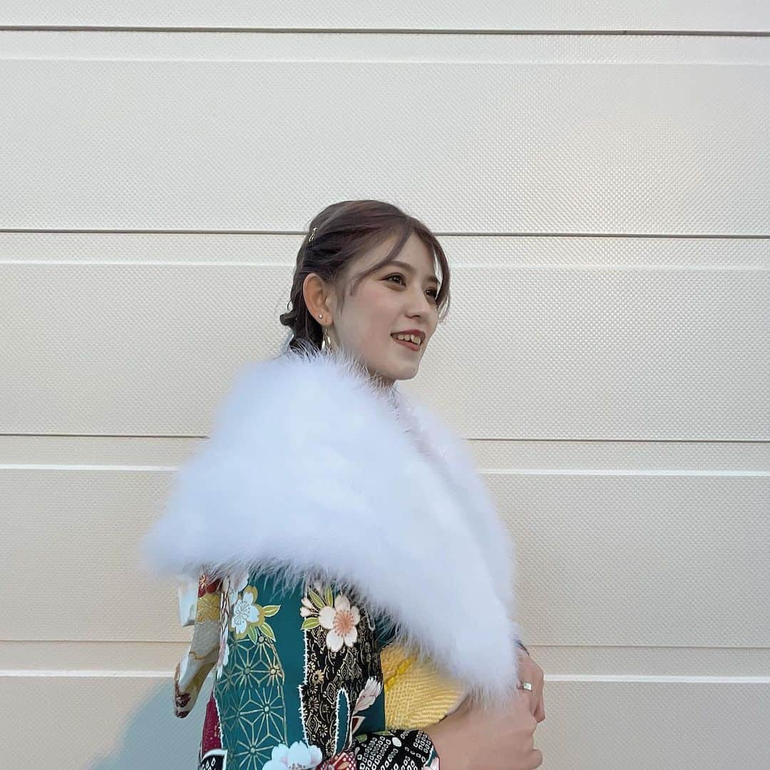 のインスタグラム：「🍀 * 成人致しました.*･ﾟ 同い年が沢山いるのを確認してきましたっ  #20  #成人式」