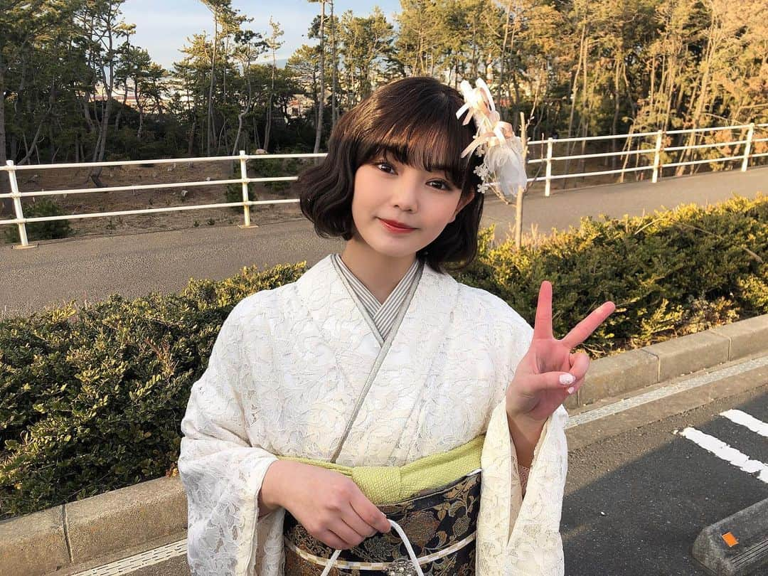 平塚日菜のインスタグラム：「.  .  .  成人の日を迎えました❤︎  成人式は中止になったけれど、こうして振袖を着れて嬉しい🌼  改めて、これからも感謝の気持ちを忘れずに！わたし！  #成人の日  #振袖」