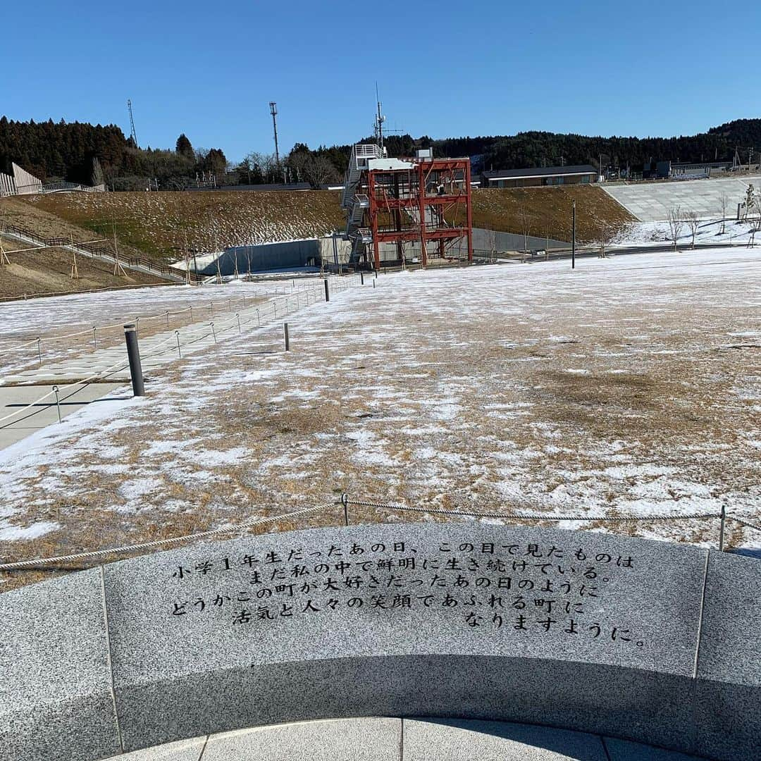 蜂須賀孝治のインスタグラム：「先日、南三陸町に行って、語り部の方から東日本大震災当時の状況を詳しく教えていただきながら、南三陸さんさん商店街の周辺を散策しました。 もうすぐ震災から10年が経とうとしていますが、今だに知らなかったことがたくさんあって、改めて風化させてはいけないことだと思いました。 そして、世界がコロナで大変な中、被災地や復興への思いが薄れてしまっていたと感じました。  #東日本大震災 #南三陸町  #南三陸さんさん商店街  #防災庁舎」