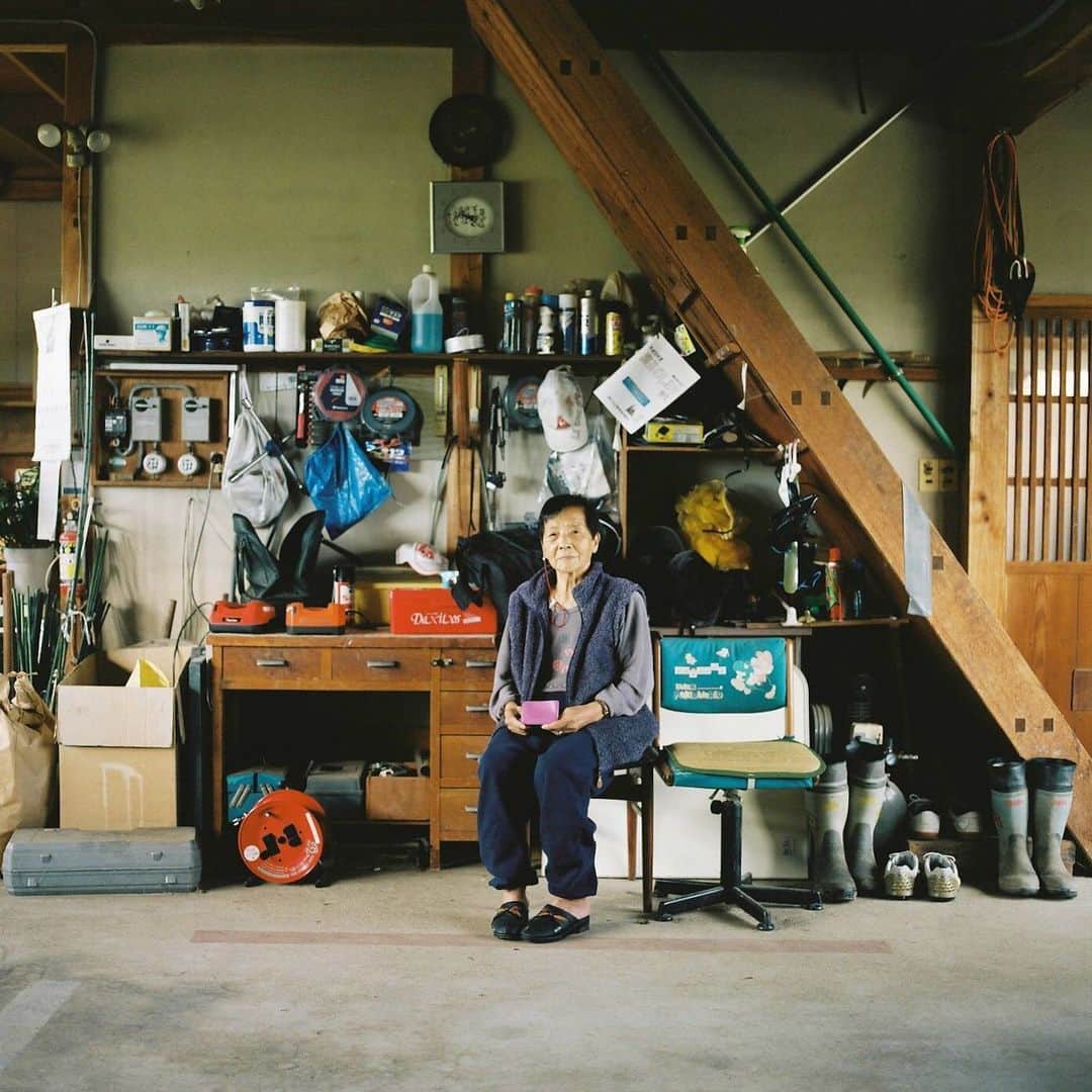 kazuyukikawaharaさんのインスタグラム写真 - (kazuyukikawaharaInstagram)「stories ・  #hasselblad #film #filmphoto #filmphotography #filmcamera #instagramjapan #instagram #ハッセルブラッド#tokyocameraclub #igersjp #Pics_Film_ #shotonfilm #kodak #kodakportra400 #kodakfilm #lifewithkodak #kodakprofessional #madewithkodak  #inspiredwithhasselblad #grandmother #filmphotomag」1月11日 22時01分 - kazuyukikawahara