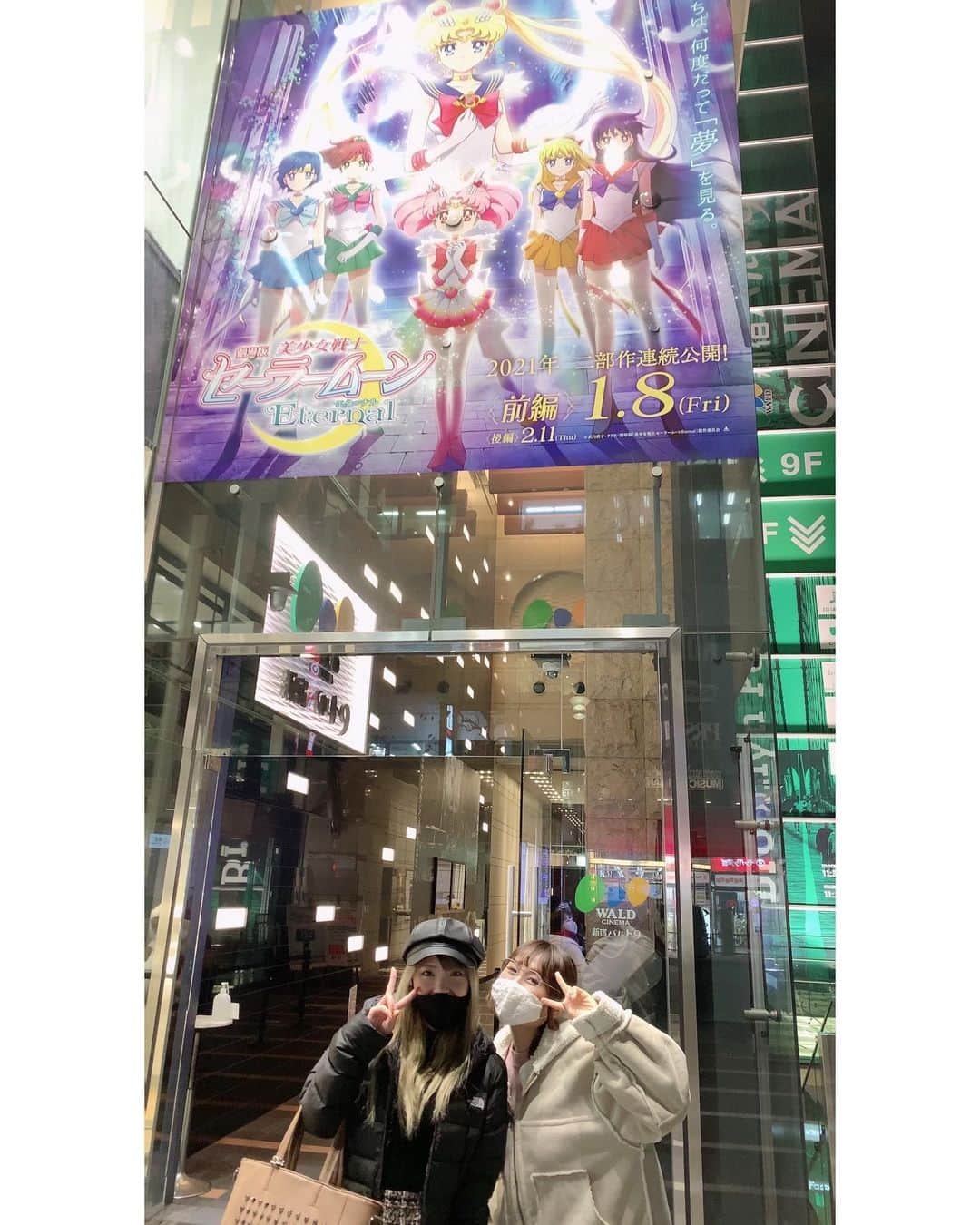 小池ジョアンナのインスタグラム：「#セーラームーンEternal  想像以上にめちゃくちゃ良すぎた🥰🥰🥰🌙  全キャラの魅力を存分に伝えてくれてて、愛おしさが溢れまくり🥺 今になってもこんなに泣き笑いできるのは、本当にセーラームーンだからだなぁと思う。昔夢中で観てた頃の自分に戻った気持ちになりました☺️✨ 未だに興奮が止まらない🥰🥰🥰  後編も楽しみすぎる！！✨  お手洗いにもいっぱい戦士達がいました❣️  みお、ありがとう〜☺️❤️ @0322mio   #セーラームーン #セーラームーン25周年」