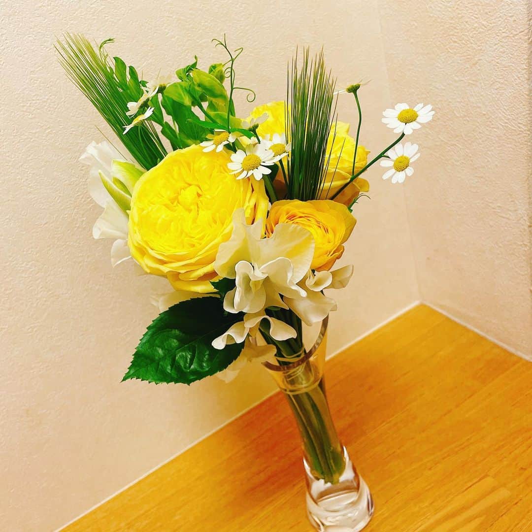 雪妃真矢のインスタグラム：「お花いっぱ〜い…💓💐✨  ありがとう♬」
