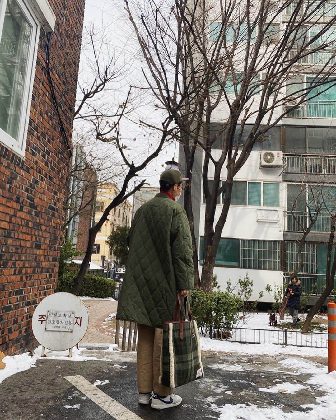 キム・ヨンチョルさんのインスタグラム写真 - (キム・ヨンチョルInstagram)「#퇴근하겠습니다 #homesweethome 은근춥다! 아 세탁기 얼었었네 오전에 아  ㅜㅜ」1月11日 13時21分 - luxekim