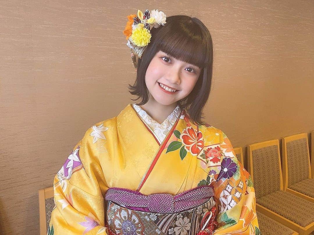 のインスタグラム：「・ ・ 新成人の皆様おめでとうございます！ 支えてくださっている家族、ファンの皆さん、その他沢山方に感謝です。 私自身も成人としてもっと大きくなりたいです😊 アイドルとしてはまだまだ未熟ですがもっともっと活動に力を注いで大きい存在になりたいです。 これからも感謝を忘れずに頑張ります😊 ・ ・ #成人の日 #振袖」