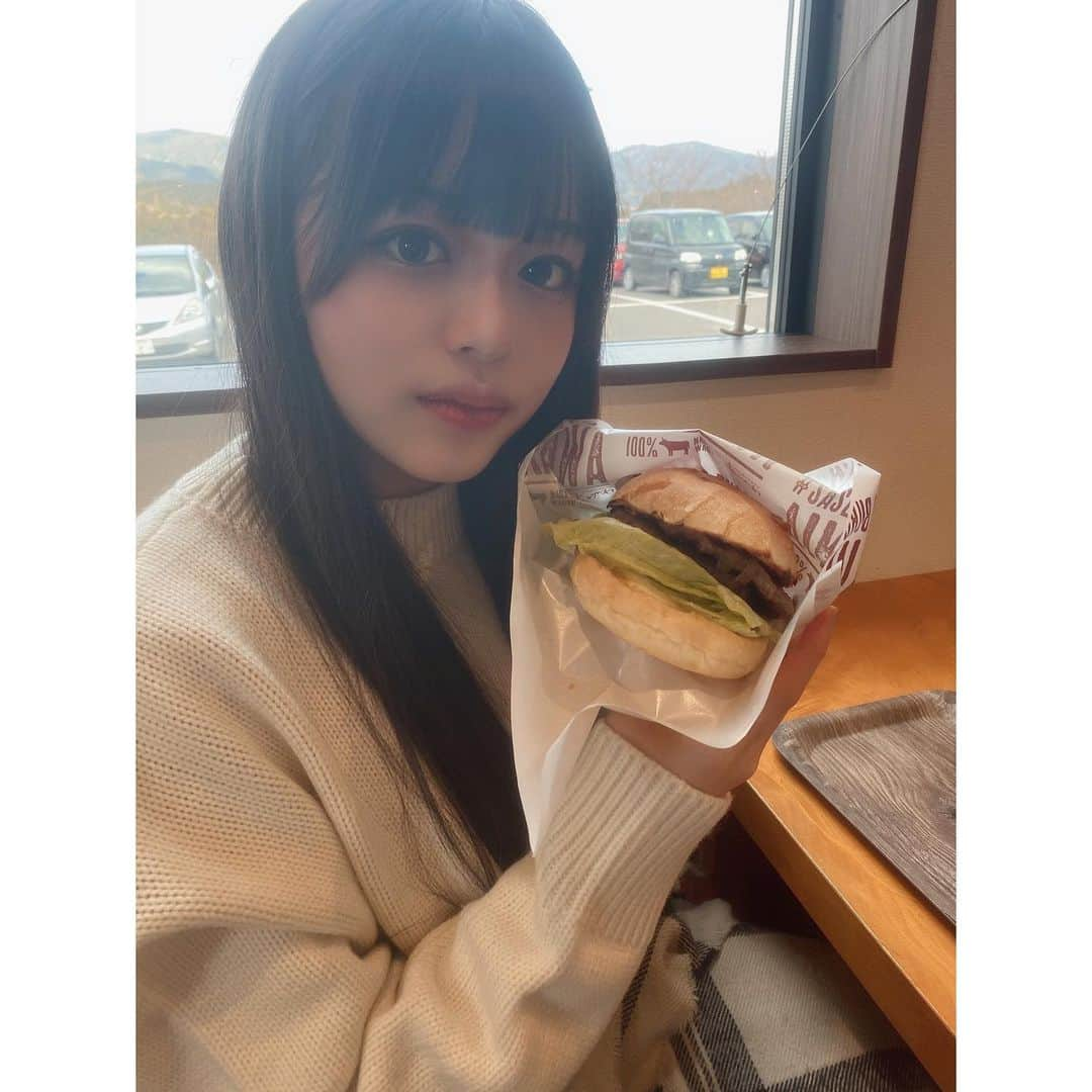 渡邉鈴音さんのインスタグラム写真 - (渡邉鈴音Instagram)「佐世保バーガー美味しすぎたっ(^^) 2枚目の写真はよくわからない🙄笑 ・ ・ ・ #過去ピク  #佐世保バーガー  #佐世保 #佐世保グルメ  #佐世保観光」1月11日 13時16分 - rinne_watanabe