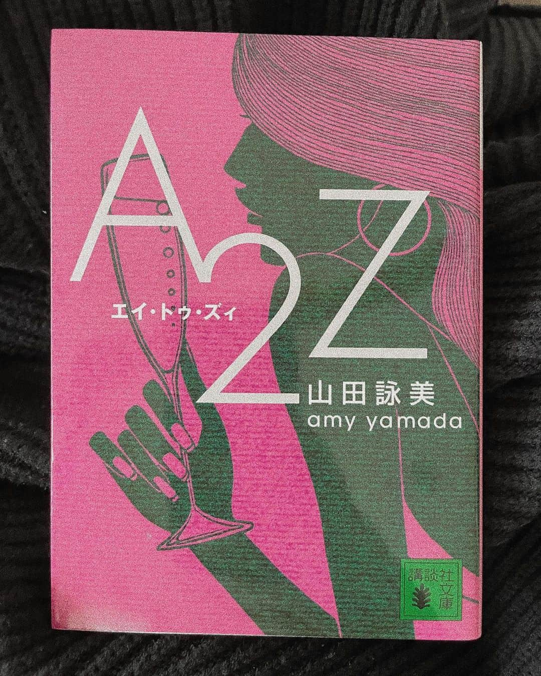 西本早希さんのインスタグラム写真 - (西本早希Instagram)「・ ブックカバーチャレンジは 幻のごとく4日で終了しましたが(予想通り) 相変わらず 月3から4冊本読んでます  今 手が届く範囲にある多分載せてない本たち  最近は電子書籍も多め  お会いした方に 参考にしてます って たまに言われるの嬉し恥ずかしい (本って選ぶものでちょっとその人のこと知れるよね  #saki読本」1月11日 13時20分 - saki1022