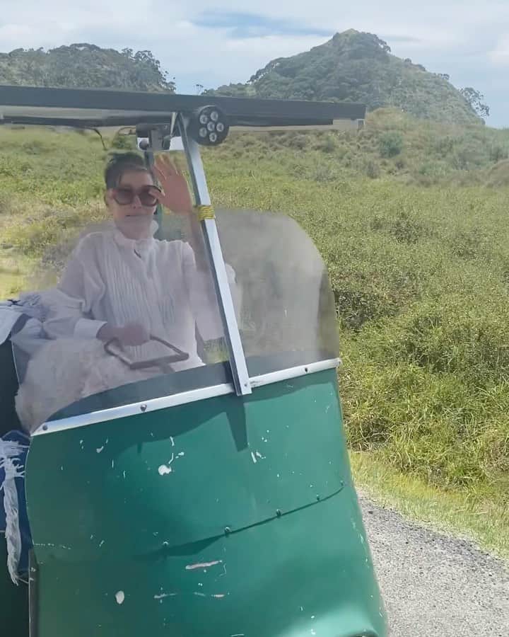 のインスタグラム：「How 2021’s going in New Zealand so far.. @karen_walker」