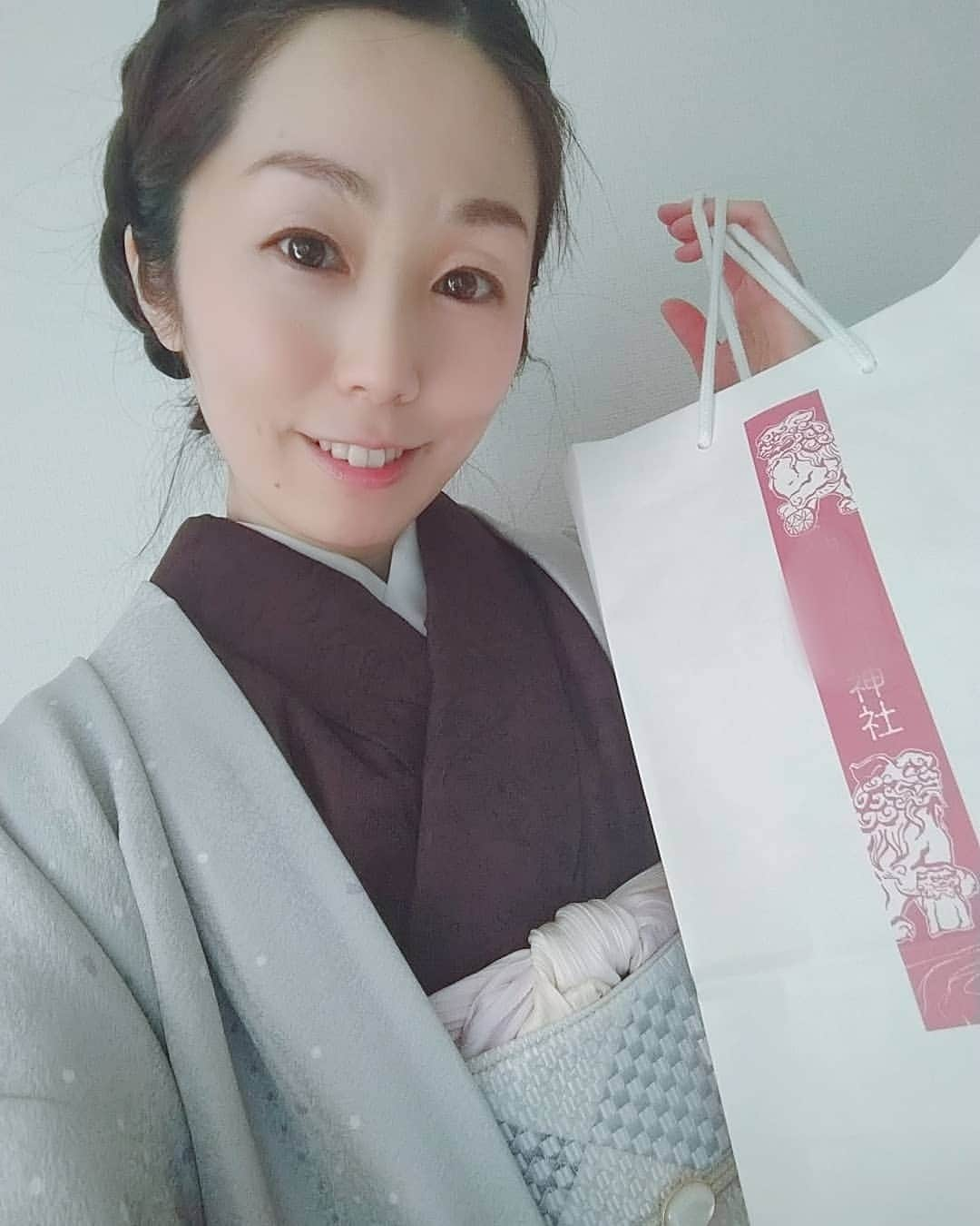 悠木あやねさんのインスタグラム写真 - (悠木あやねInstagram)「前厄だった昨年は大きい神社で『前厄除』をやってもらったけど、本厄の今年は大きい神社ではなく氏神様にて１月２日の大安に厄除けしてもらってきました✨←一人で祓ってもらったので感染対策バッチリですぞ( ´∀｀)bｸﾞｯ! 丑年生まれで本厄に当たる年なので、いろんな意味で気を引き締めて参りますm(_ _)m 丑年だからうしさんアイテムが集まるね🐮💕  #丑年 #1月2日 #初穂料 #御初穂料 #丑年 #年女 #本厄 #厄払い #厄除け #厄難消除 #大安 #災厄防除  #悠木あやね #AyaneYuki #YukiAyane #カプセルエージェンシー #capsuleagency #AV女優 #セクシー女優 #アダルト女優 #女優 #モデル #asiangirls #asiandoll #asianbeauty #asiansexy #japanese #japanesegirl #japanesegirls #model」1月11日 13時28分 - yukiayane0926