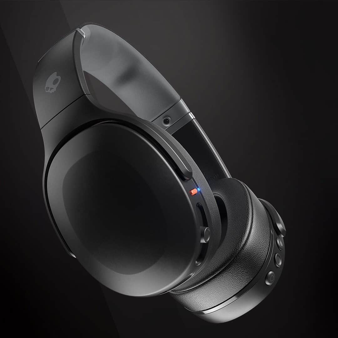 Skullcandy Japanさんのインスタグラム写真 - (Skullcandy JapanInstagram)「Crusher Evo Black💀VGP2021 金賞🥇✨  プロのオーディオ専門家も認める臨場感MAX振動するヘッドホン✨Crusher Evoについて👇  ・サブウーファー搭載 ・アプリで聴力を測定し最適化 ・最長40時間バッテリー + 急速充電 ・マイク内蔵、通話、選曲、音量調整 ・落としても探せるTile搭載 + お洒落💀  2021福袋でCrusher Evoをゲットしよう✨コーチジャケット付き✨タップ先へ！  #FeelSkullcandy #CrusherEvo #スカルキャンディー」1月11日 13時29分 - skullcandyjapan