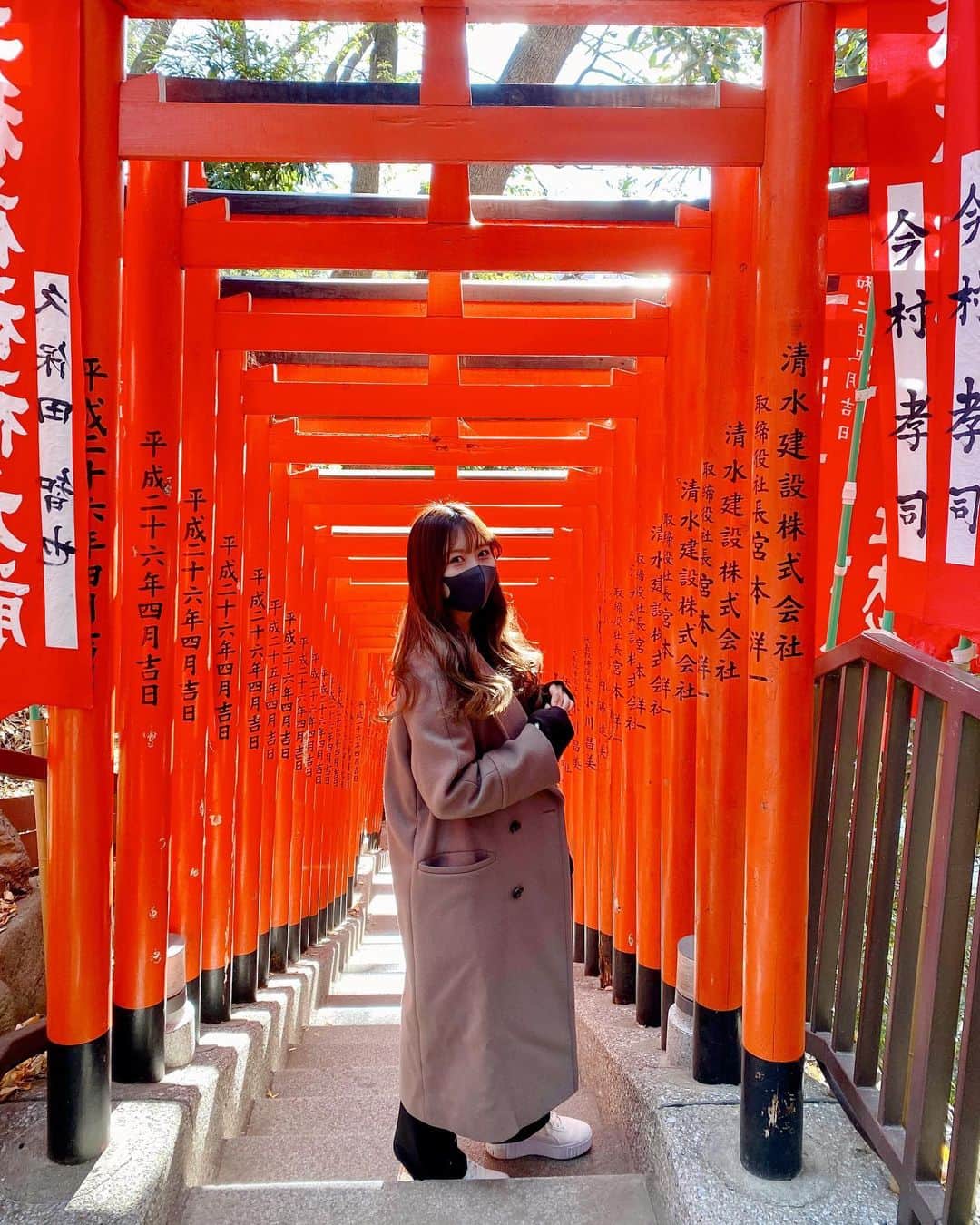のインスタグラム：「・  今年の初詣は日枝神社へ⛩  毎年地元で行ってたけど、 今年は行けなかったので🙏🏻  おみくじは「吉」でした❣️ 結んできちゃったけど、 自分を信じて進めって書いてた(本当？)  今年も良い一年になりますように🥰  #初詣#2021#日枝神社#赤坂#商売繁盛 #縁結び#頼むよ#おみくじ#吉#⛩ #follow#followｍe」