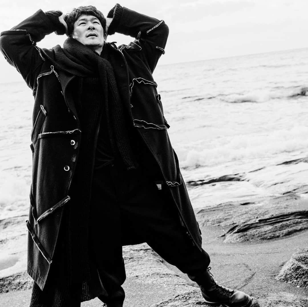 伊原剛志さんのインスタグラム写真 - (伊原剛志Instagram)「本日の  IHARA Stylebook  Yohji Yamamoto  in 三浦海岸  @tsuyoshi_ihara @yohjiyamamotoinc @yohjiyamamotoofficial  #YOHJIYAMAMOTO #YohjiYamamoto #stylebook #IHARAオフィス #伊原剛志 #やりたい放題 #50代ファッション」1月11日 13時47分 - tsuyoshi_ihara