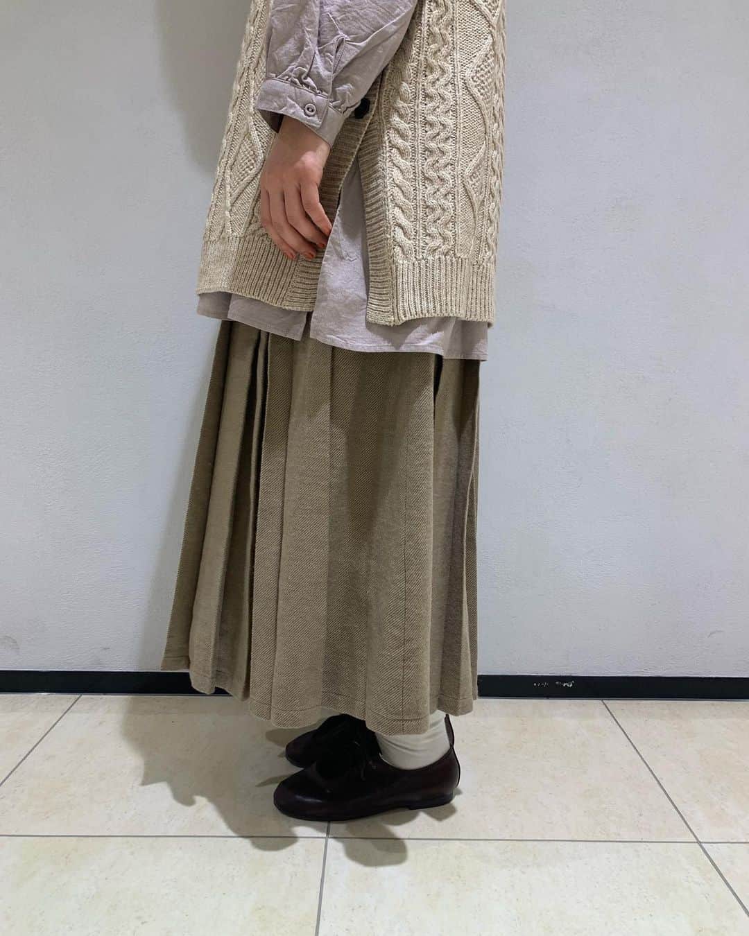 SM2olohuone LUMINE立川店さんのインスタグラム写真 - (SM2olohuone LUMINE立川店Instagram)「ざっくり編みがかわいいベストは ルーズなサイズ感が今の気分にぴったり！ スカートやパンツだけではなく ワンピースの上に着たり 羽織ワンピースの中に着ても◎ ⠀  【 SamansaMos2 】 Knit ¥6.050 blouse ¥6.600 skirt ¥7.700 shoes ¥5.500 すべて、tax incl. 他、スタッフ私物 身長:163㎝  ⠀  #2021#winter#correction#lumine#tachikawa#olohuone#fashion#samansamos2#tsuharu#girly#happy#fashion#life#staffsnap#love#me#冬#羊飼いの唄#🐑#ルミネ#リネン#ルミネ立川#サマンサモスモス#立川ルミネ#立川#ツハル#tsuharubysamansamos2 ⠀ ⠀⠀ ⠀ ⠀ ⠀⠀ ⠀ ⠀⠀」1月11日 14時23分 - sm2olohuone_lumine