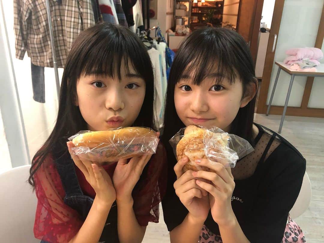ニコ☆プチのインスタグラム：「🥖🥯 なつかしいの見つけちゃった😘 1年半くらい前のアキ＆アヤメ🌸🌸  #幼い👶🏻💓 #川合菖蒲 #近藤藍月」