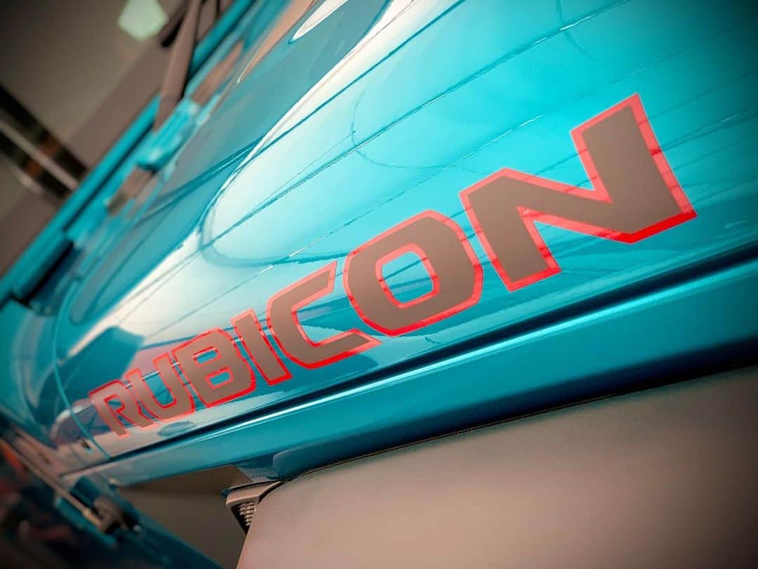 のインスタグラム：「coming soon•*¨*•.¸¸☆*･ﾟ . #comingsoon #カミングスーン #クライスラージープ #ジープラングラー #ジープラングラーアンリミテッド #ラングラーアンリミテッドルビコン #ルビコンリーコン #ラングラーアンリミテッドサハラ #スカイワンタッチパワートップ #ラングラーアンリミテッドスポーツ #ラングラーブラックアンドタン #ソフトトップ #ジープ女子 #ラングラー女子 #ジープすきな人と繋がりたい #ラングラー好きと繋がりたい #車好きな人と繋がりたい #写真好きな人と繋がりたい #車好きな人と繋がりたいフォローミー #車好き女子 #車好き男子 #車マニア #ゲレンデ愛好会 #ドライブデート #ドライブのお供に #助手席担当 #神戸 #六甲アイランド #中古車販売店 #リンテック神戸」