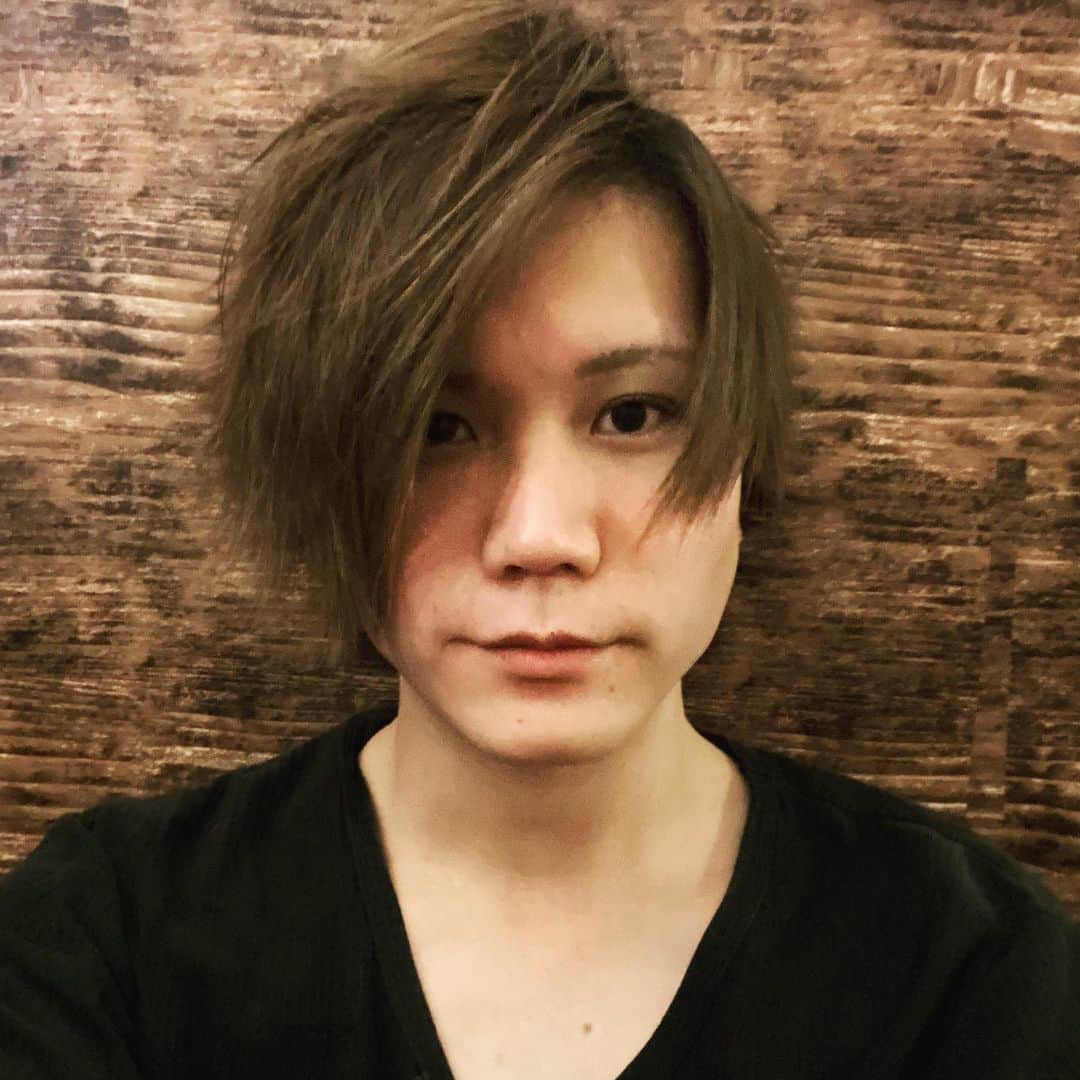 樋渡大輝のインスタグラム：「1日1ナルシスト〜今日の俺〜  本日のナルシスト度56  #1日1ナルシスト #ナルシスト #放課後ハートビート #お笑い #芸人 #吉本」