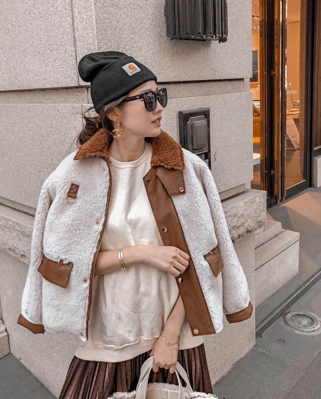のインスタグラム：「- 相較於懷第一胎的時候天天量體重 懷二寶整個超隨性 我已不記得上次量是哪時了 不知道下次產檢會不會被醫生說妊娠糖尿沒過 還是趁被控制前怒吃一波好了 ((誤 OOTD All by⋯ @dazzlingdazzlin  #ootd #outfit #whatiwore #dazzlingdazzlin #ayakobag」