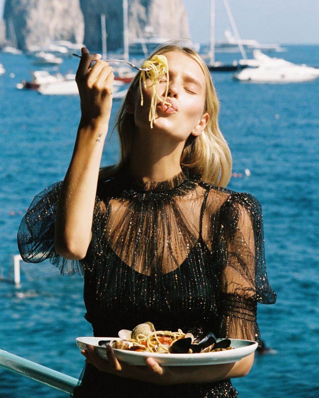 アリスマッコールのインスタグラム：「Nothing beats pasta, but our further 20% off sale comes close #aliceMcCALL」