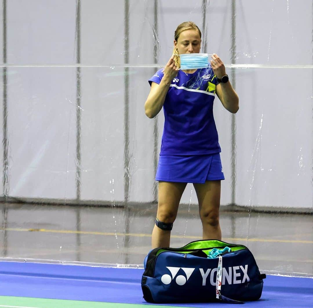 セレーナ・ピークさんのインスタグラム写真 - (セレーナ・ピークInstagram)「I became so good in putting on my face mask I can now do it with my eyes closed ✌🏻. In other news... the Thailand open is finally starting tomorrow! Can’t wait to get going with @robin.tabeling. You can see the draw and the order of play at tournamentsoftware.com 😃#yonexthailandopen2021 #yonexbadminton #courtsarecalling #yonex75th #teamnl #heyholetsgo #cumus #mamscoffee」1月11日 15時06分 - selenapiek