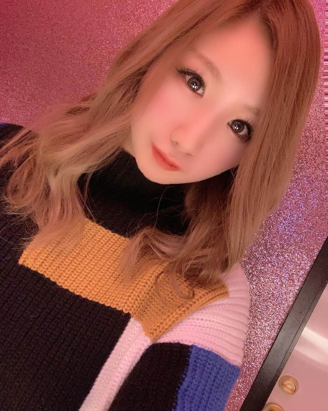 のインスタグラム：「六本木のガールズバーの トイレがエッチいでした🚽💓  ↓👯‍♀️✨✨ @genie_roppongi」