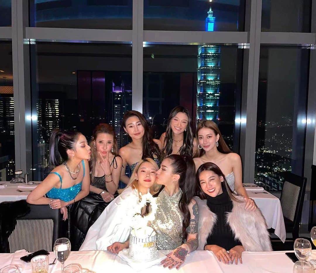 Abby Chenのインスタグラム：「🎂🤍 #birthdaygirl #happy30」