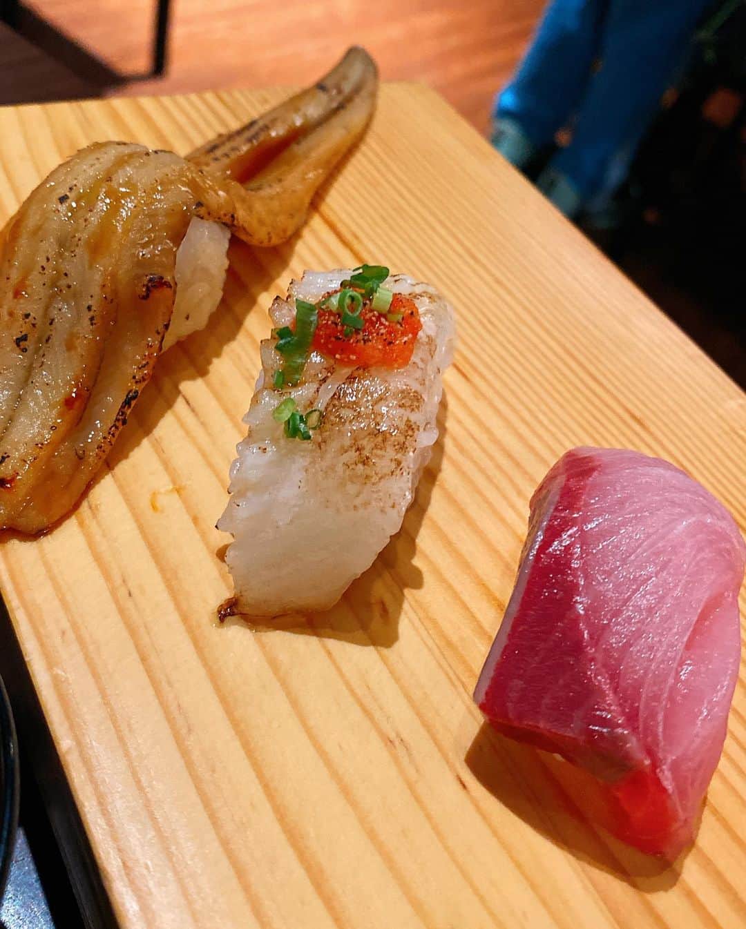 安希（安西）さんのインスタグラム写真 - (安希（安西）Instagram)「最愛日式料理惹🥰最近看很多朋友打卡～ 我也來吃看看🤤🤤🤤🤤 這套餐我吃一個超飽價格也便宜又好吃😋 個人最喜歡握壽司🍣手卷我也蠻喜歡～另外希還加點惹鰻魚～超愛鰻魚😍😍😍 @yu_yun777 @lisa180883  🍜魚韻日本料理 台北市大安區瑞安街208巷24弄14號 🍜魚韻有可愛活動 ▪️有追蹤我和魚韻官方IG，並分享我這篇貼文，出示三樣截圖畫面給現場人員看(追蹤希IG、魚韻IG、分享到限動)的截圖，全餐點可打95折優惠，只限定週一到四❤️ #忠孝敦化 #大安 #聚會 #日式料理 #東區美食 #台北 #東區 #美食 #魚韻 #生魚片 #壽司 #丼飯 #大安美食 #瑞安街美食」1月11日 15時14分 - anxi061