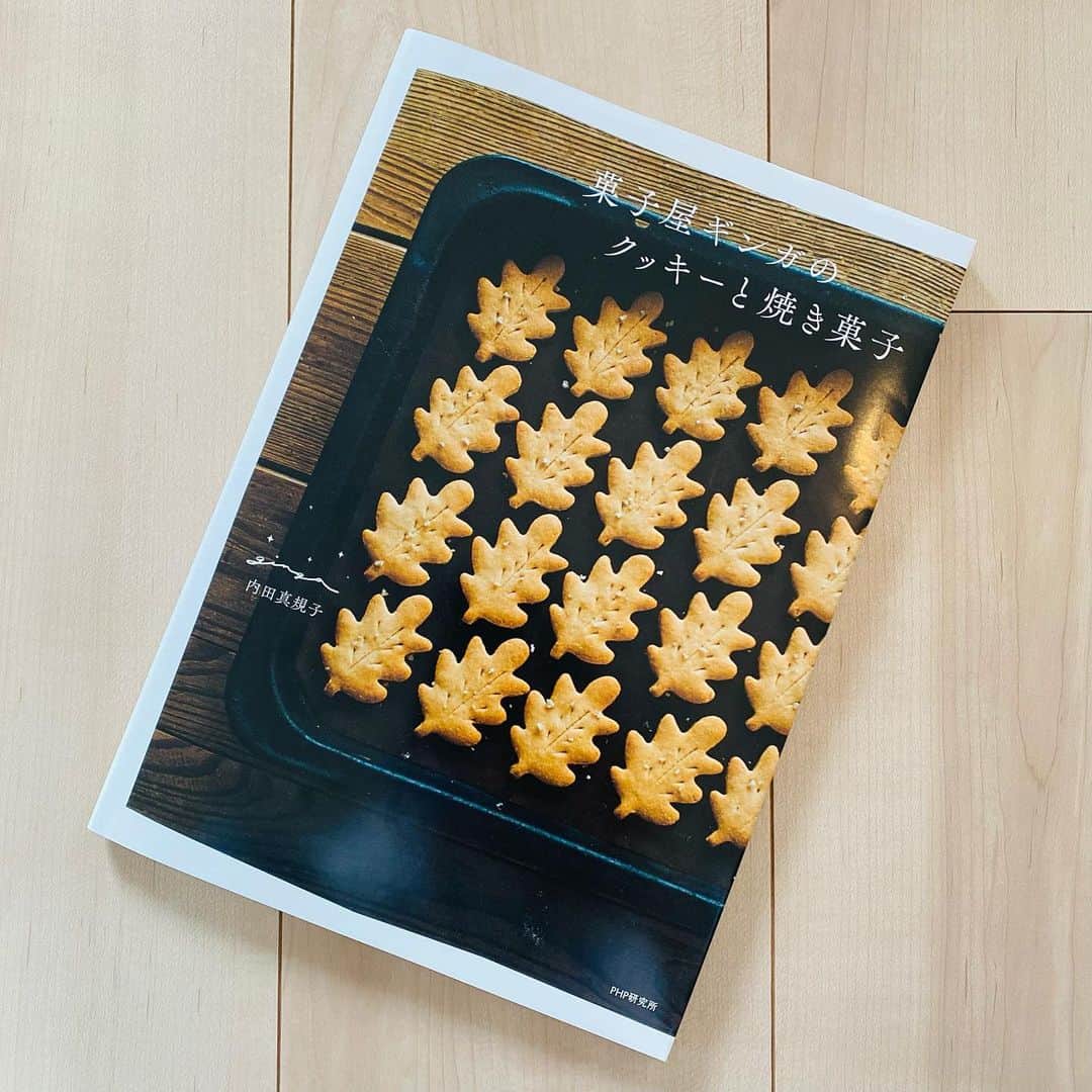 渡辺佳子さんのインスタグラム写真 - (渡辺佳子Instagram)「今日のおやつは、メープルクッキーとアサイースムージー。  息子と一緒に手作りしました。 ドラえもんの型抜きが楽しかった✨✨  クッキーは菓子屋ギンガのクッキーと焼き菓子のレシピから。 スムージーは冷凍アサイーピューレに豆乳グルトと苺、バナナと林檎と豆乳をミキサーに入れて作りました。  #手作りおやつ #菓子屋ギンガのクッキーと焼き菓子  #メープルクッキー  #アサイースムージー #ドラえもん」1月11日 15時16分 - yoshicowatanabe