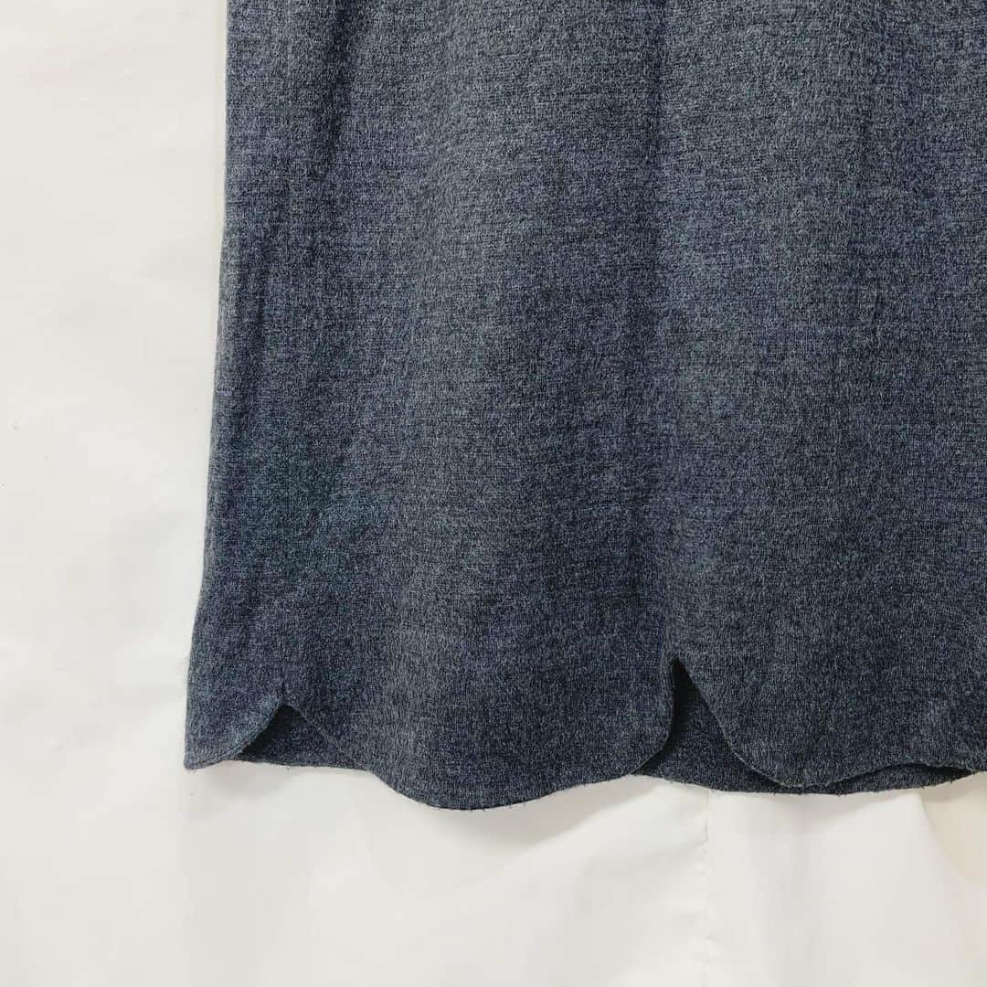 i nouさんのインスタグラム写真 - (i nouInstagram)「. SOLD.  piping design wool maxi dress タイトなシルエットのマキシ丈、裾のスカラップが素敵なデザインです。  #inou_vintageclothing」1月11日 15時29分 - inou_vintageclothing