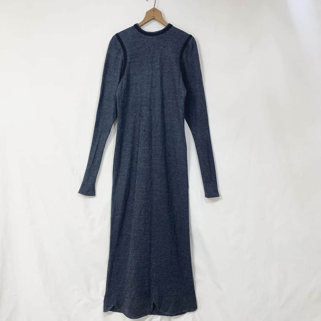 i nouのインスタグラム：「. SOLD.  piping design wool maxi dress タイトなシルエットのマキシ丈、裾のスカラップが素敵なデザインです。  #inou_vintageclothing」