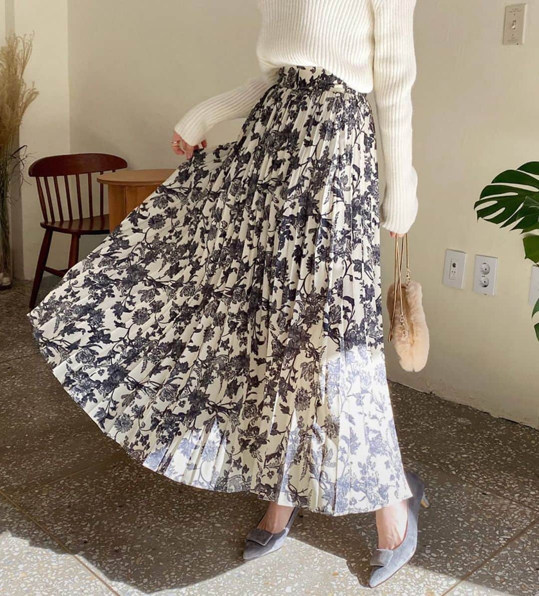 Fleur Fleurのインスタグラム：「[New Arrivals SS21🌸]  今個星期將會有大量新作入荷 記住留意我哋嘅update啦😋✨✨」