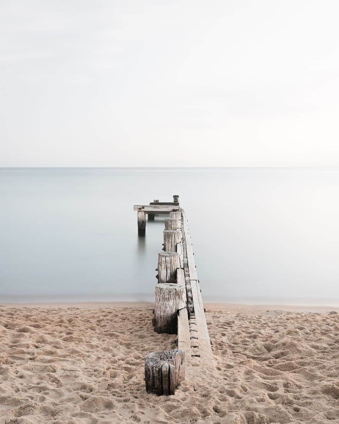 Nikon Australiaさんのインスタグラム写真 - (Nikon AustraliaInstagram)「"This was actually around sunset time and I decided to do a long exposure to achieve a brighter and more minimal image by completely smoothing out the water and the clouds in the sky.  This is a 110 second exposure using an ND filter." - @bradgeddesphotography   Camera: Nikon D750 Lens: AF-S NIKKOR 16-35mm f/4G ED VR  Settings: f/14  110s bulb  ISO 64  #Nikon #MyNikonLife #NikonAustralia #LandscapePhotography #LongExposure」1月11日 16時00分 - nikonaustralia