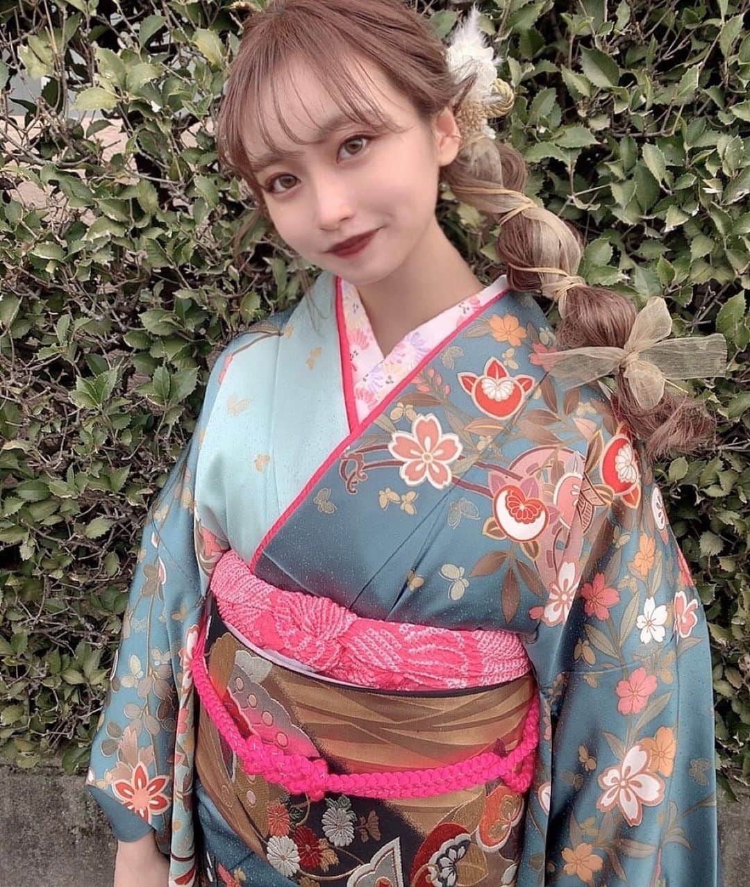 内海里来のインスタグラム：「ついこないだまで制服を着ていた自分も﻿ 無事成人しました㊗️❤︎﻿ ﻿ ﻿ ﻿ ﻿ ﻿ #2021 #成人式 #振袖 #振袖ヘア #成人式メイク #instalikes #lfl」
