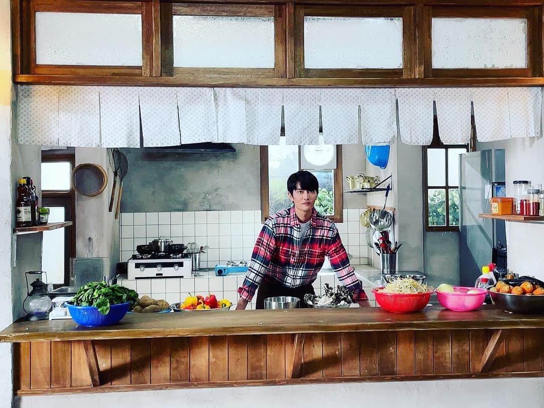 ジェヒのインスタグラム：「mbc 밥이되어라  1월 11일 오늘! 드디어 시작입니다^^!  오후 7시 10분에 만나요^^  행복하게 해드리겠습니다.  다들 본방사수 하시죠❤️ . . . #첫방송 #본방사수」