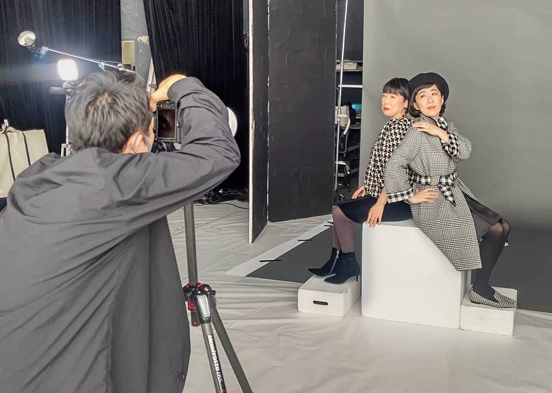 日本テレビ「ヒルナンデス！」さんのインスタグラム写真 - (日本テレビ「ヒルナンデス！」Instagram)「📸あさって13日(水)は「阿佐ヶ谷姉妹、表紙を飾る。」第6弾✨  江里子さん＆美穂さんがついに25ans（ヴァンサンカン）の表紙モデルに挑戦💎  三吉彩花さんがプロデュースしたゴージャスで素敵な表紙をお楽しみに💖  ©️日本テレビ  #ヒルナンデス #阿佐ヶ谷姉妹 #渡辺江里子 #木村美穂 #三吉彩花 #25ansの表紙を飾る #エンポリオアルマーニの衣装 #発売されません」1月11日 16時21分 - hirunandesu_ntv_official
