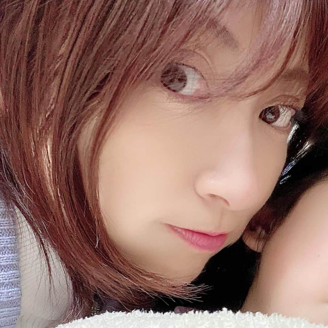 熊田曜子さんのインスタグラム写真 - (熊田曜子Instagram)「Afternoon nap.  お昼寝😴 可愛すぎてチューしてしまう💏  #三女　#2歳半　#三姉妹　#女の子　#女の子ママ　#mama #三連休」1月11日 16時21分 - kumadayoko