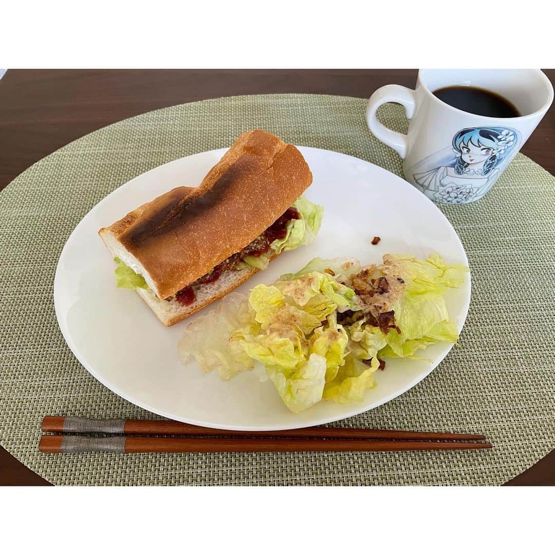秋乃ゆにさんのインスタグラム写真 - (秋乃ゆにInstagram)「高貴な朝ごはん🍞 . #2020年最後の朝ごはん #2021年最初の朝ごはん . #ホットケーキまん #365日 #baconeggcheese  #hotdog #sandwich #breakfast #2021 #2020」1月11日 16時29分 - yuniakino