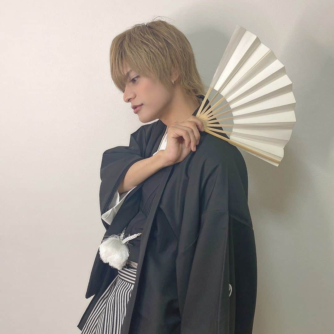 BUZZ-ER.のインスタグラム：「2021新春✨ 袴姿のSHALF📷 @shalf527  #成人の日　 新成人の皆様、 おめでとうございます！🎉㊗️」
