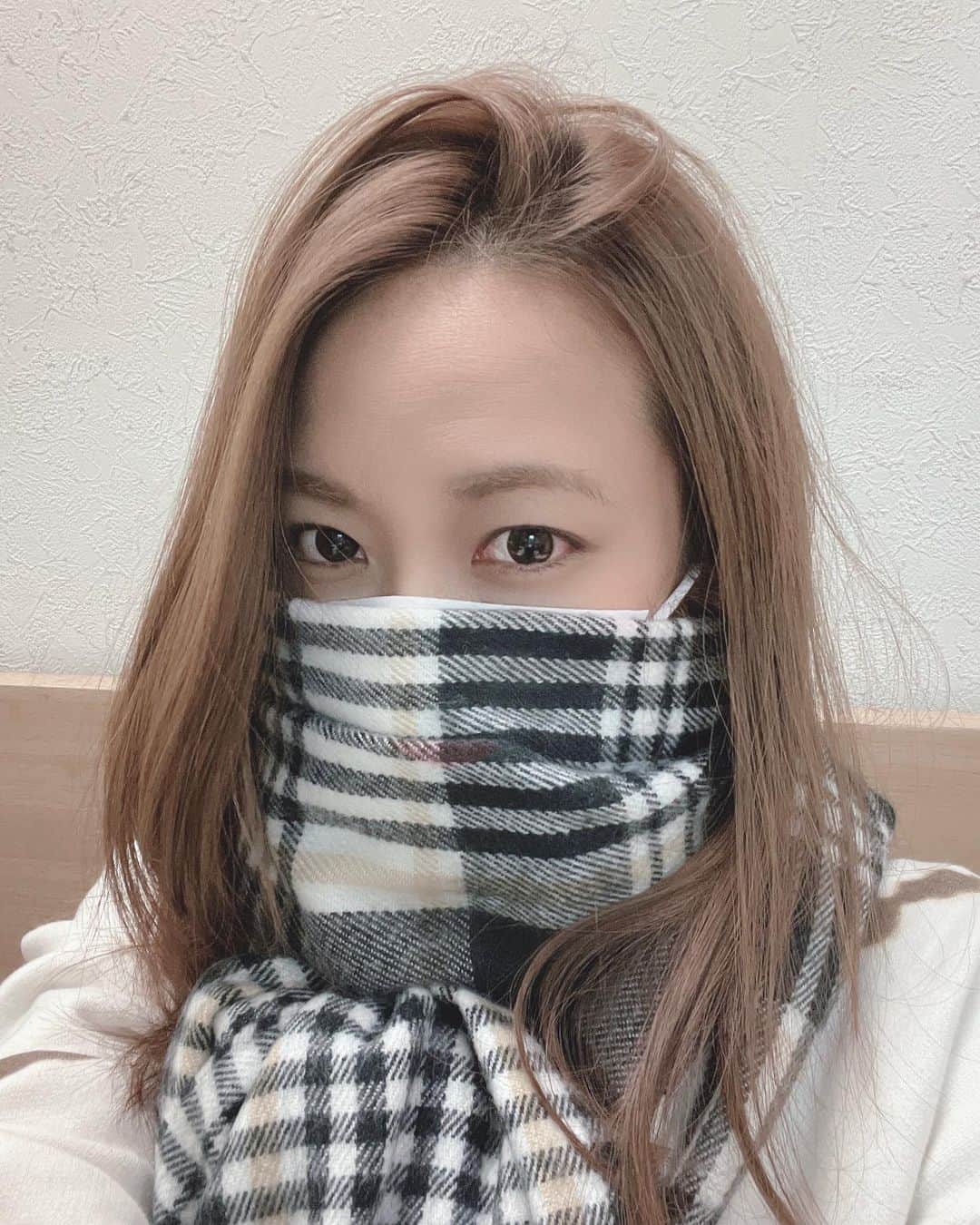 佐藤聖羅のインスタグラム：「最近のスタイル。  息苦しさよりも防寒優先💖」